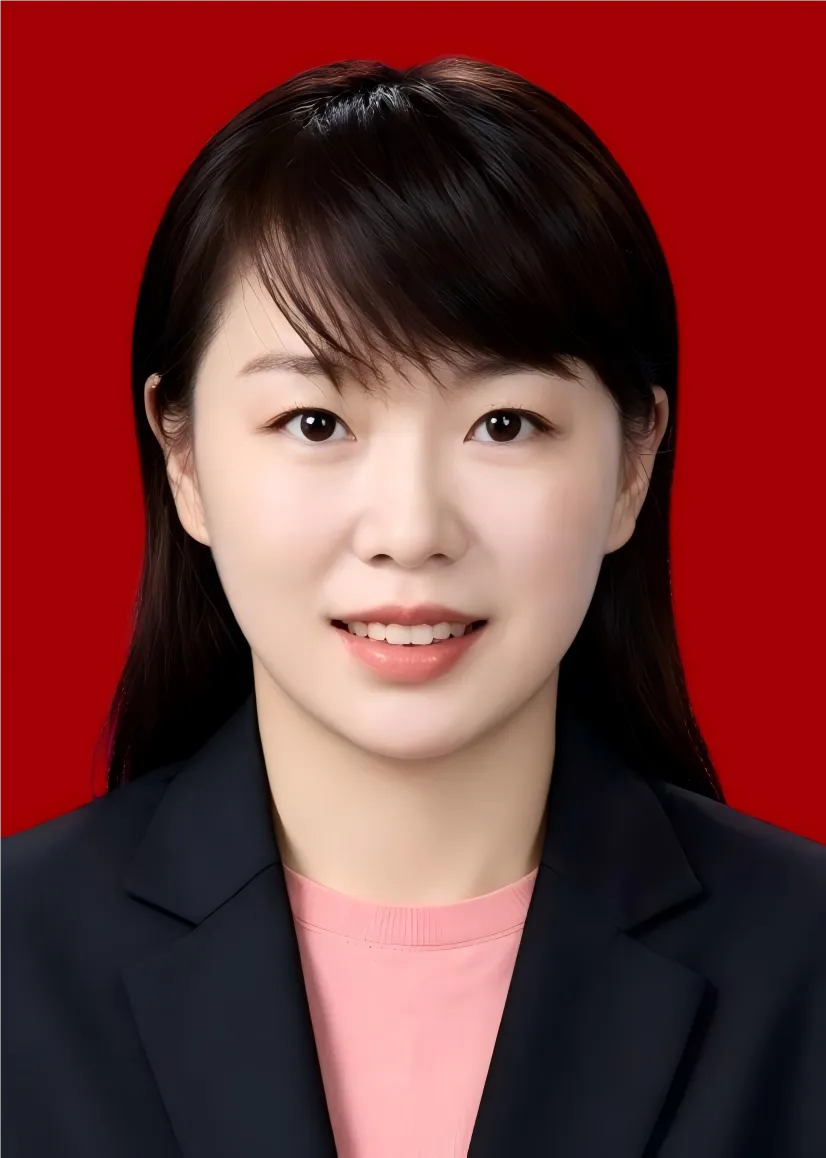许莉.png